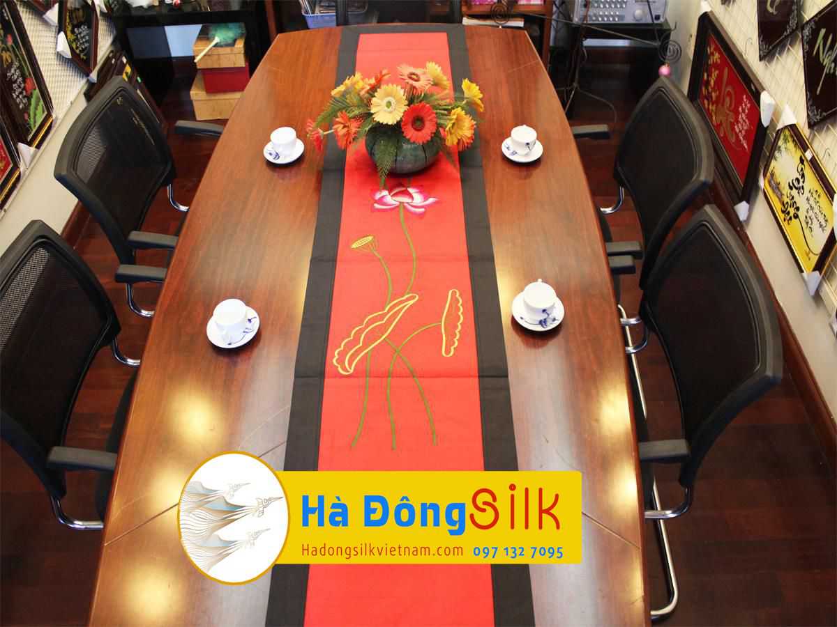 Bộ khăn trải bàn lót bàn ăn thêu hoa sen MNV-KLTB03-1 – , SKU – – hadongsilkvietnam.com 🛒 Top1Shop 🛒 🇻🇳 Top1Vietnam 🇻🇳 🛍🛒 🇻🇳🇻🇳🇻🇳🛍🛒