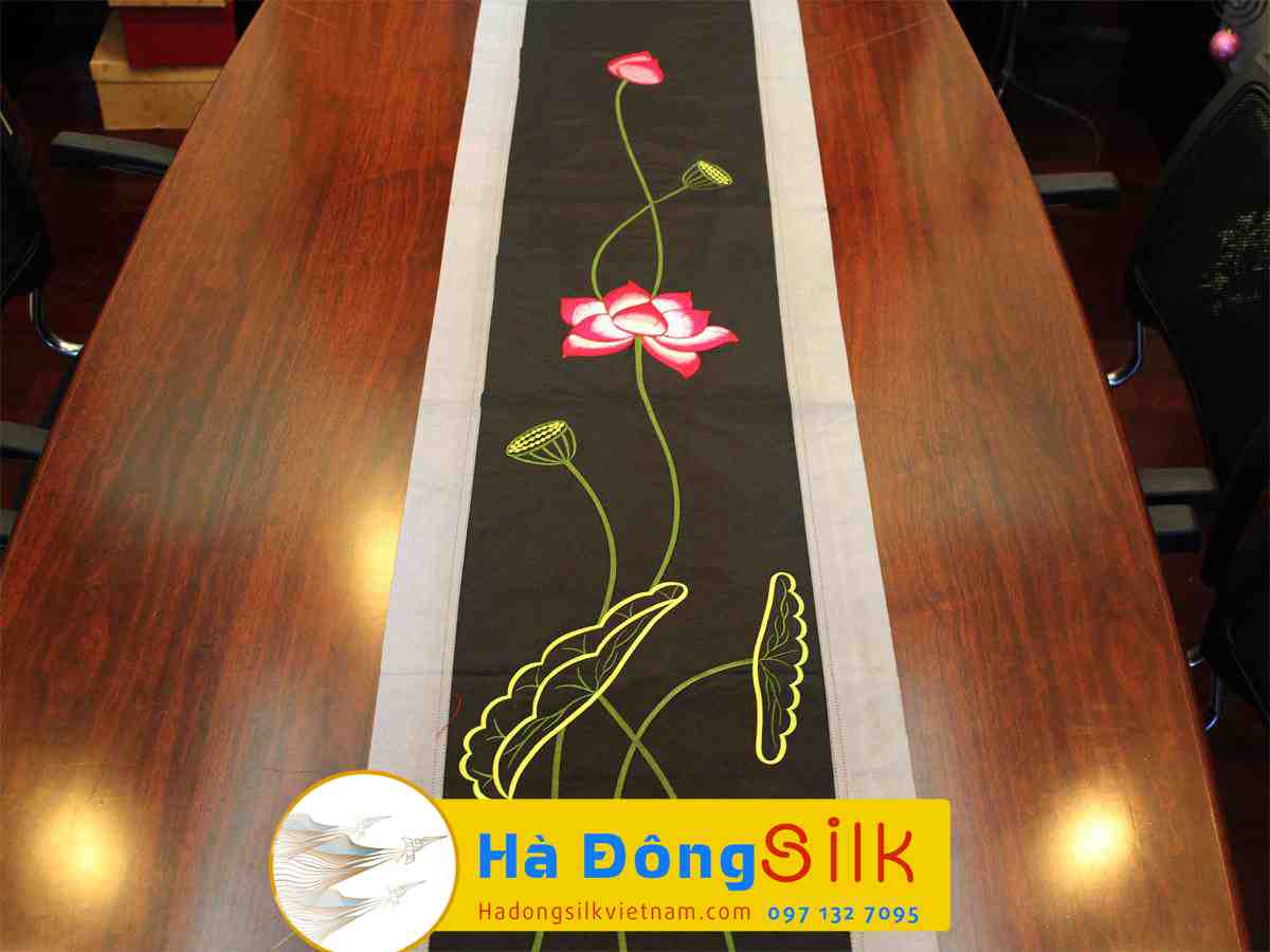 Bộ khăn trải bàn lót bàn ăn thêu hoa sen MNV-KLTB03-3