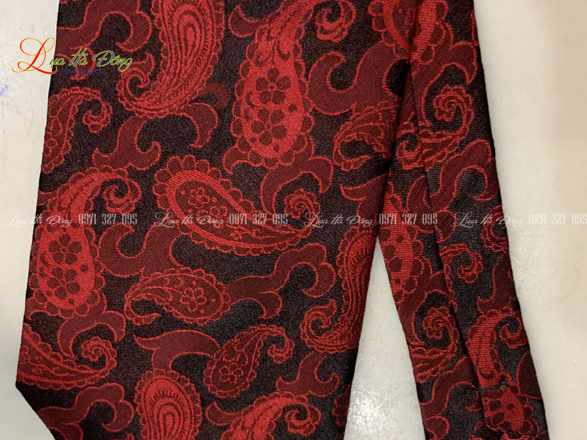 Cravat Lụa Họa Tiết Đỏ Đen MNV-CRV63
