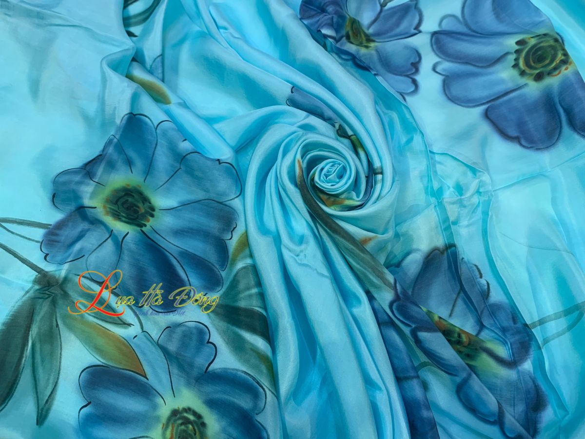 Khăn lụa vẽ hoa màu xanh lam MNV-KLLS08-14