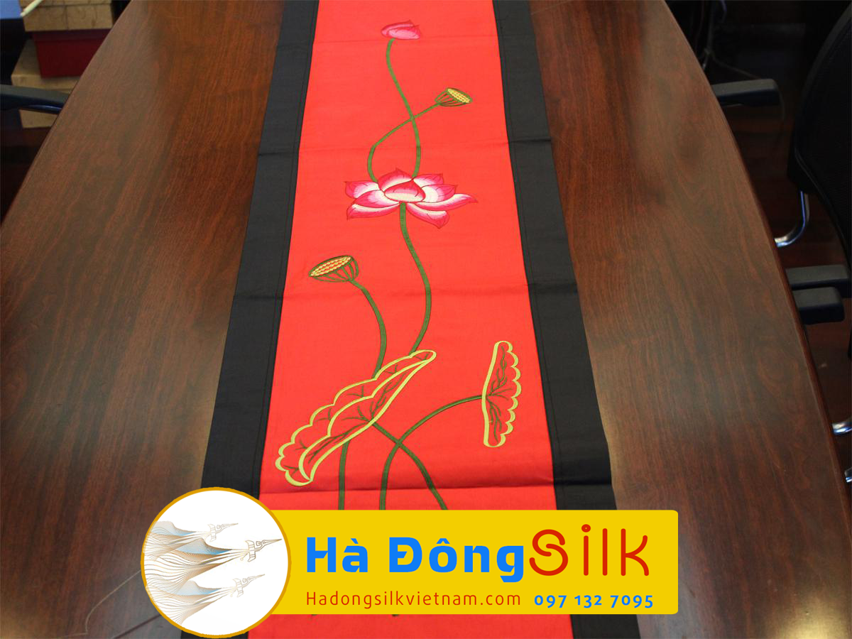 Bộ khăn trải bàn lót bàn ăn thêu hoa sen MNV-KLTB03-1