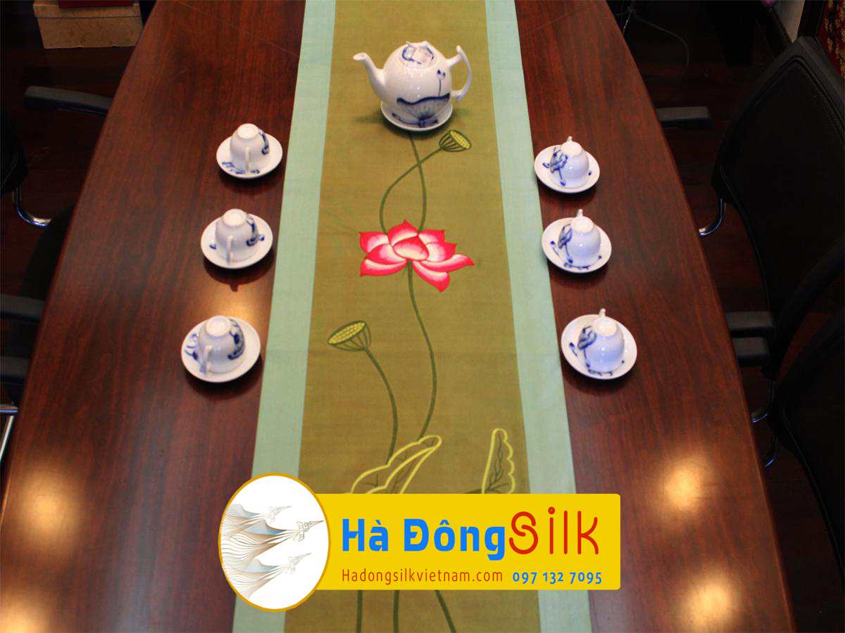 Bộ khăn trải bàn lót bàn ăn thêu hoa sen MNV-KLTB03-2