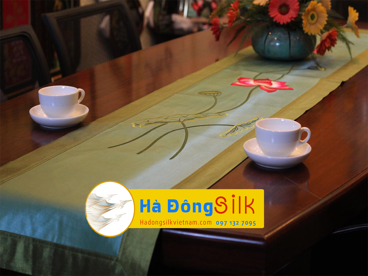 Bộ khăn trải bàn lót bàn ăn thêu hoa sen MNV-KLTB03-4