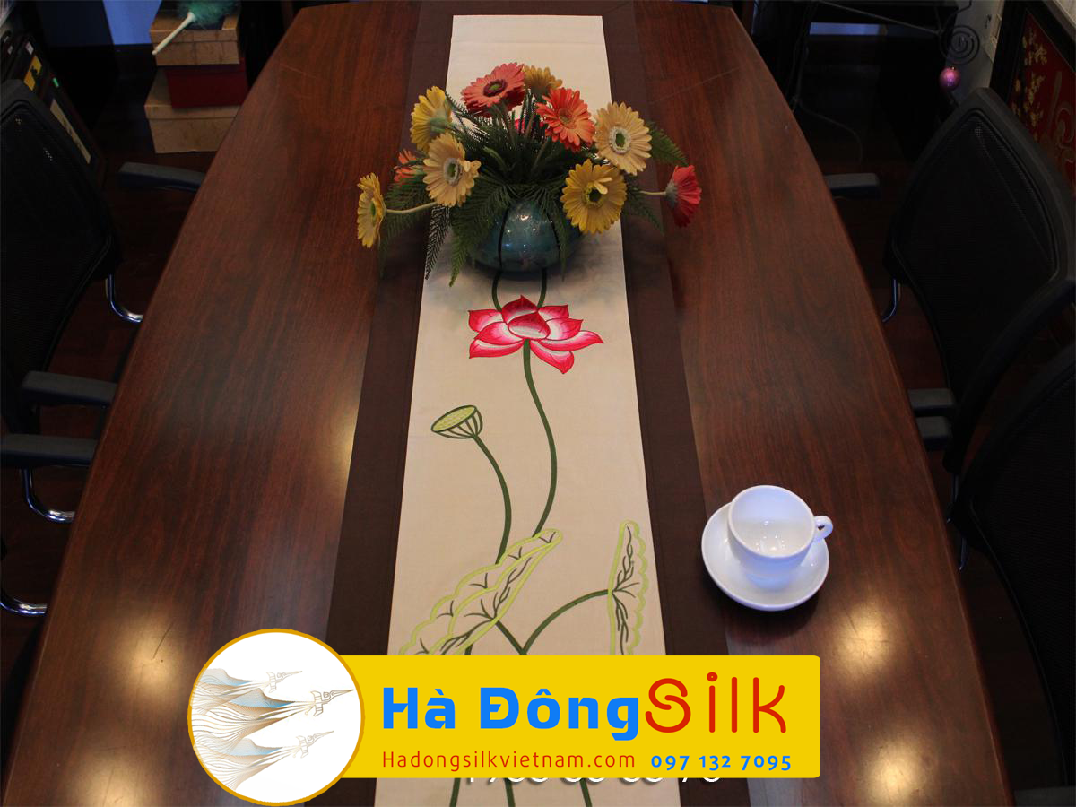Bộ khăn trải bàn lót bàn ăn thêu hoa sen MNV-KLTB03-5