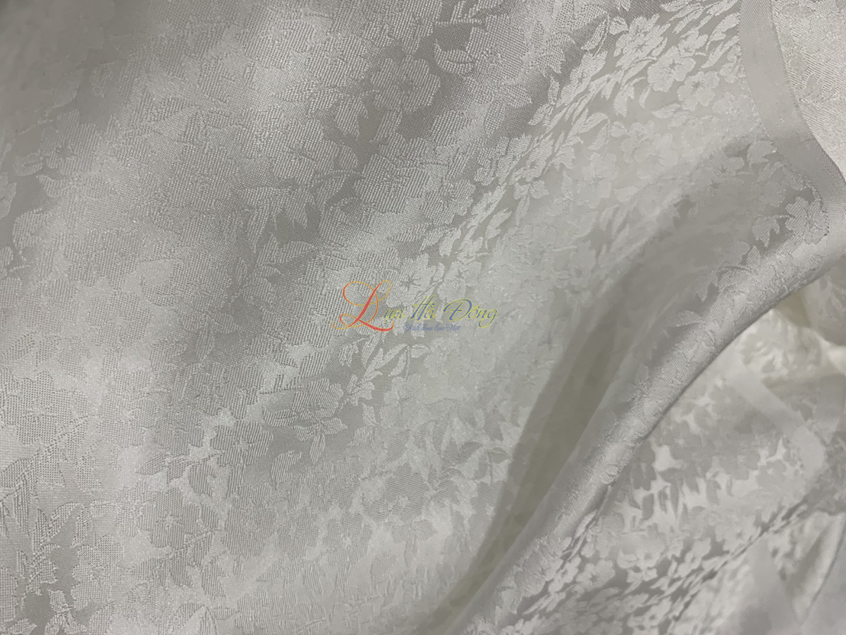 Vải Lụa Nha Xá Họa Tiết Hoa Mai Nhí (Áo 3.7m) MNV-LNX36