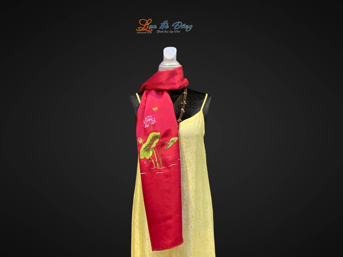 Khăn lụa trơn thêu sen đỏ mận MNV-LNL45180/10