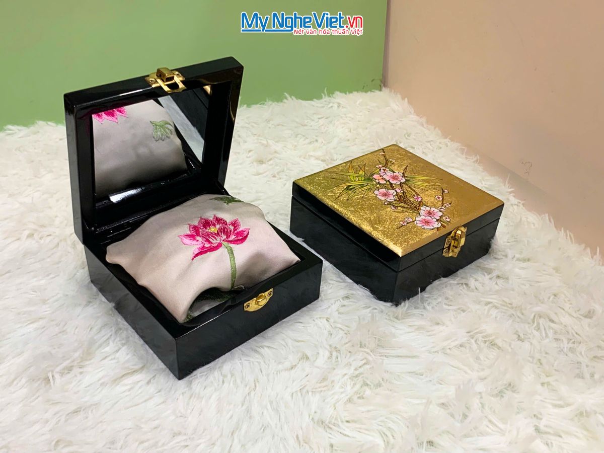 Quà Tặng Hộp Sơn Mài Hoa Đào & Khăn Lụa Hà Đông CBMNV-LNL45180/12