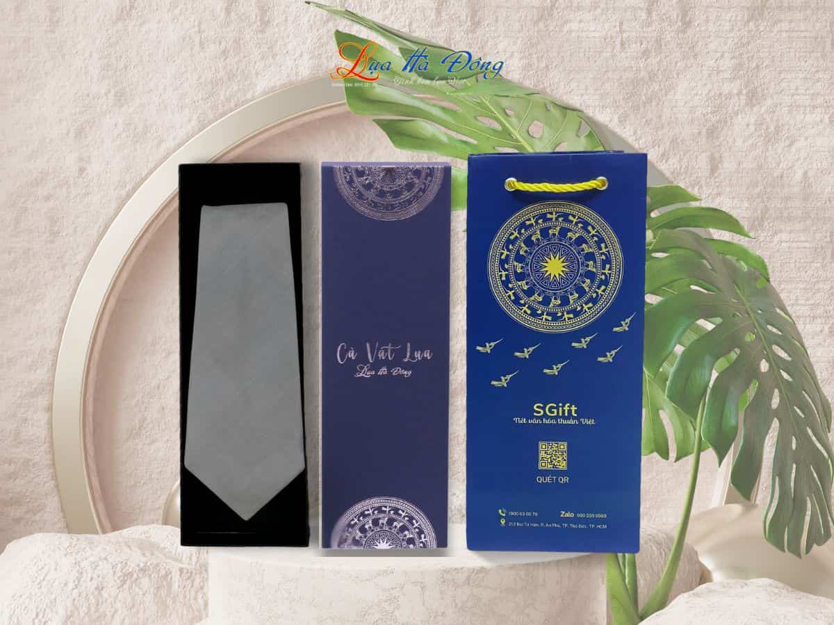Cravat lụa trơn màu xám MNV-CRVPT85