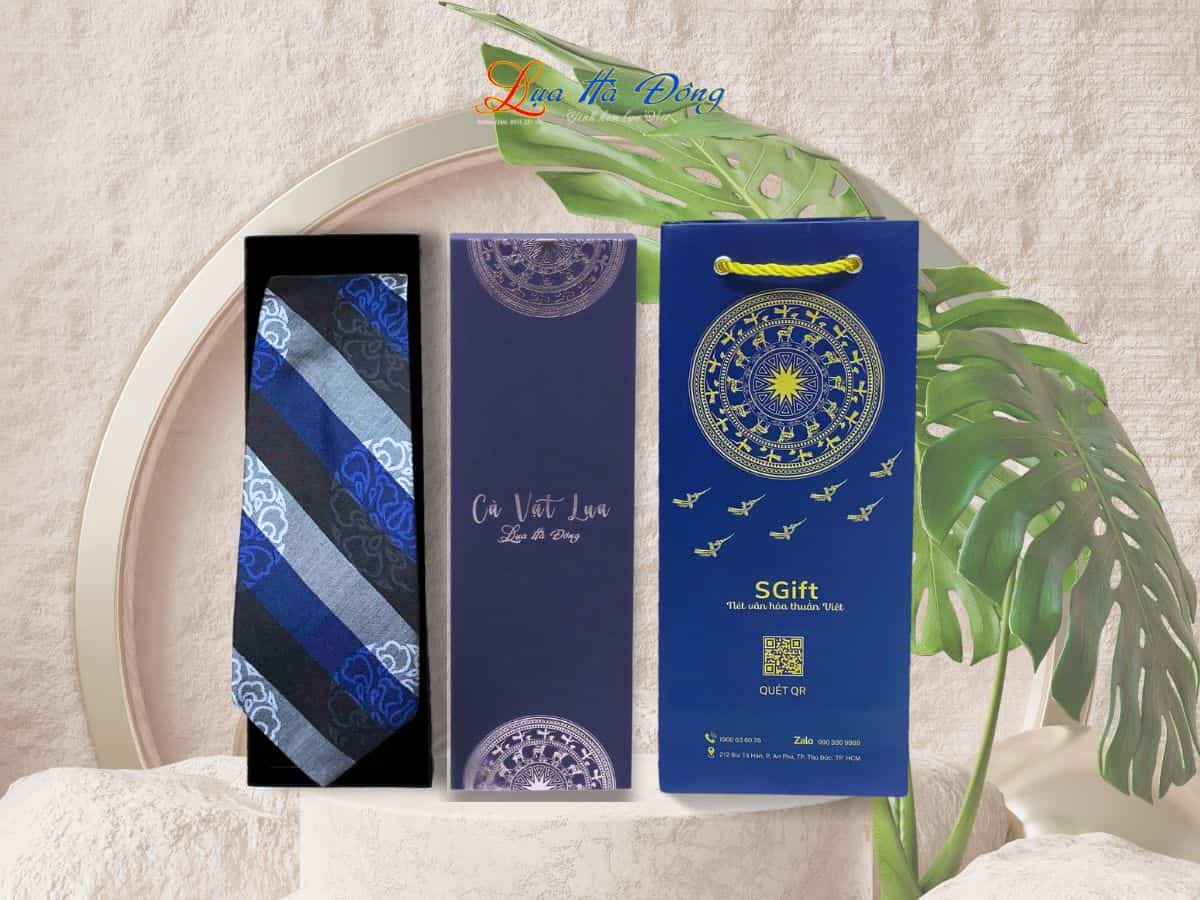 Cravat lụa sọc xanh đen hoa MNV-CRVPT84-1