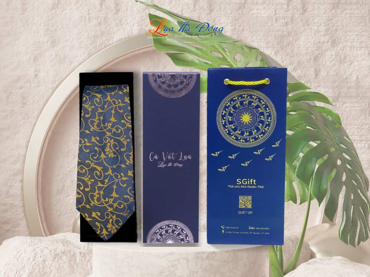 Cravat lụa hoa dây vàng MNV-CRVPT85-2