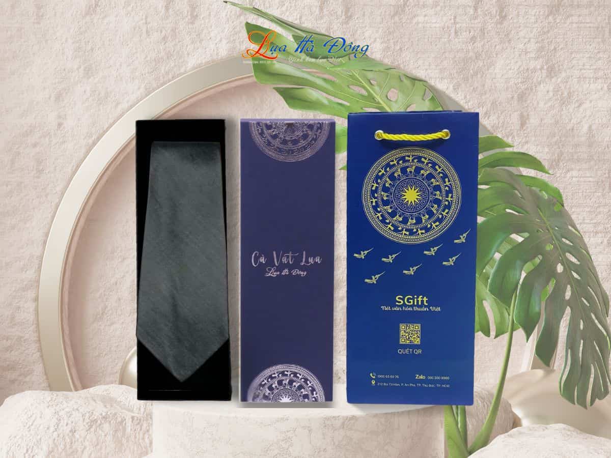 Cravat lụa trơn màu xám đậm MNV-CRVPT85
