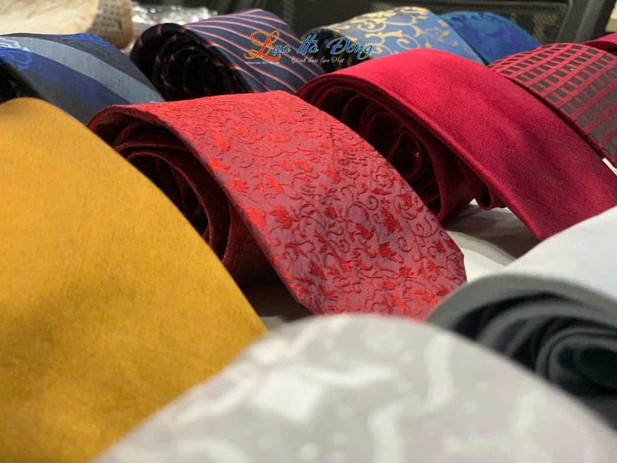 Cravat lụa đỏ MNV-CRVPT85-1