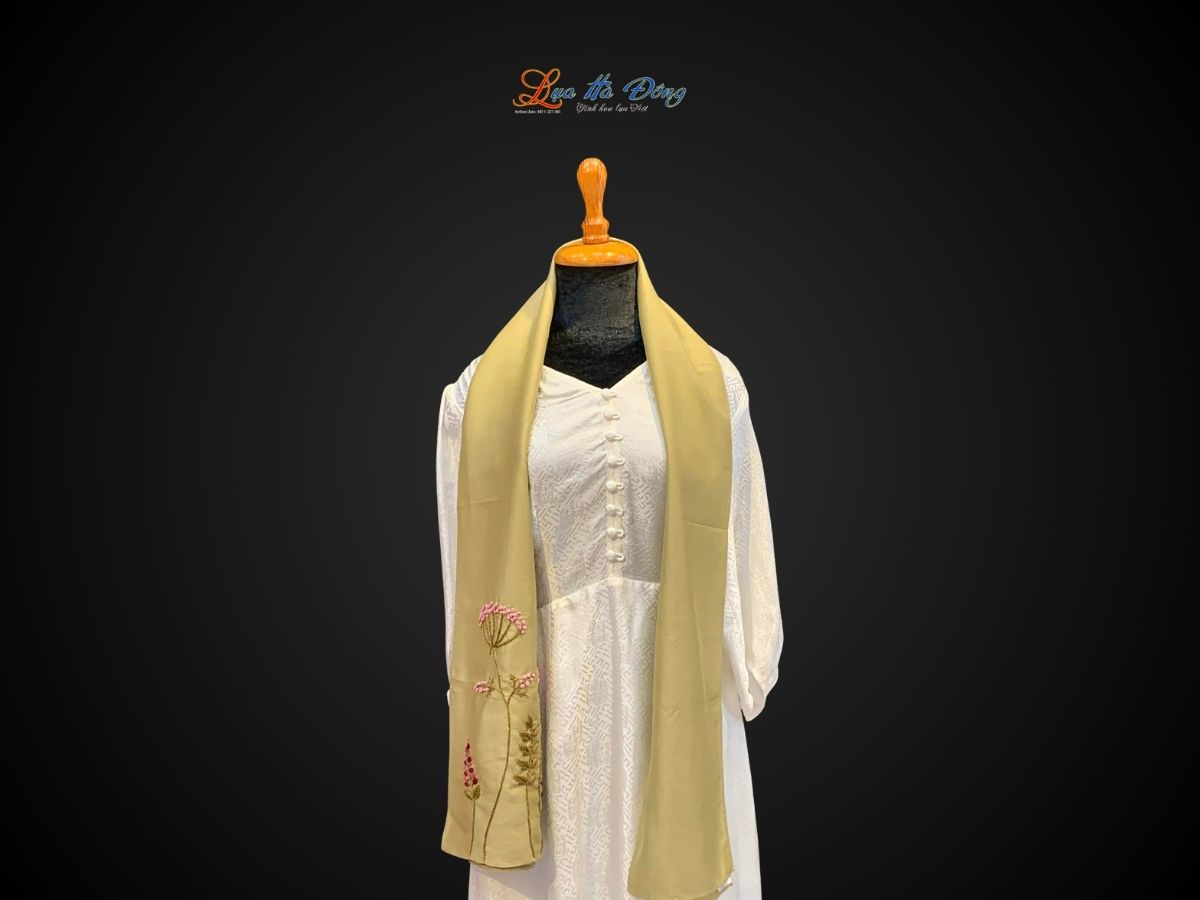 Khăn lụa đũi thêu tay xanh cỏ cháy Lụa Hà Đông 45x180 LNLT45180/6