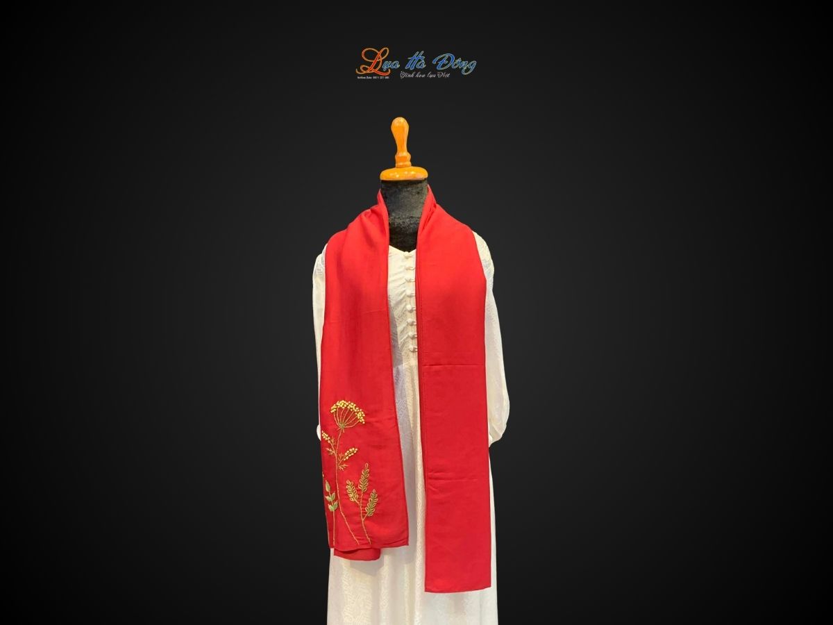 Khăn lụa đũi thêu tay đỏ Lụa Hà Đông 45x180 