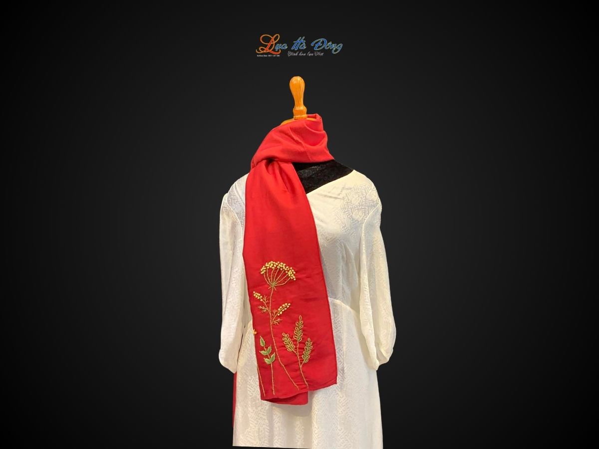 Khăn lụa đũi thêu tay đỏ Lụa Hà Đông 45x180 