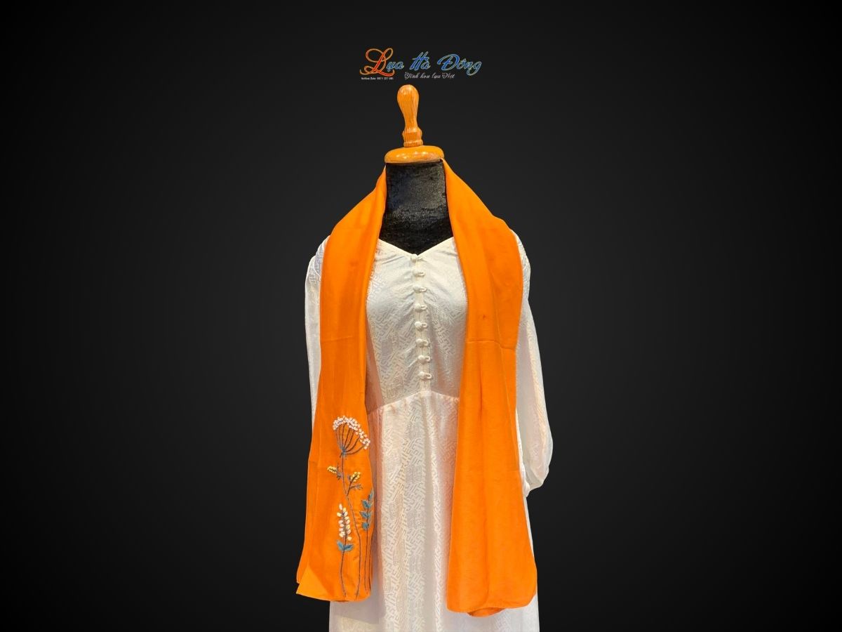 Khăn lụa đũi thêu tay cam Lụa Hà Đông 45x180 LNLT45180/2