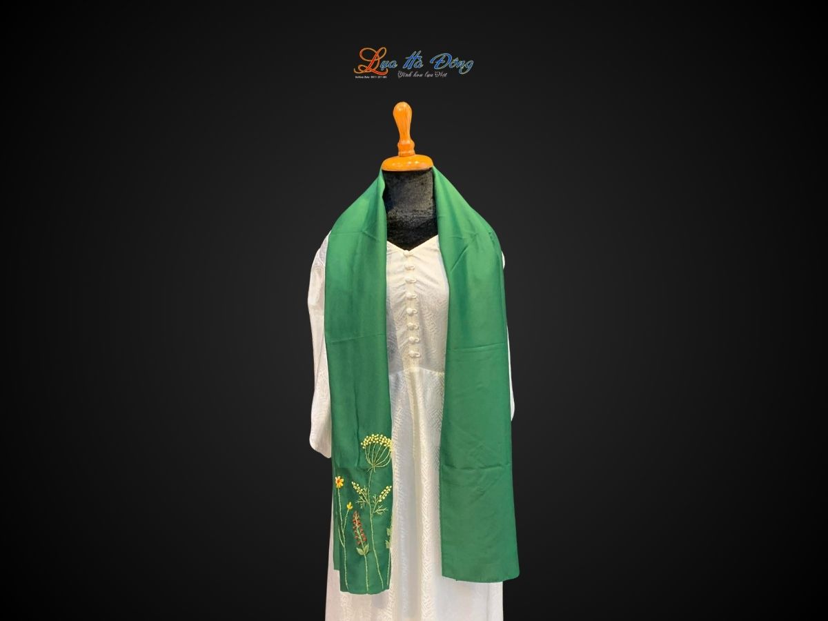 Khăn lụa đũi thêu tay xanh rêu Lụa Hà Đông 45x180 LNLT45180/5