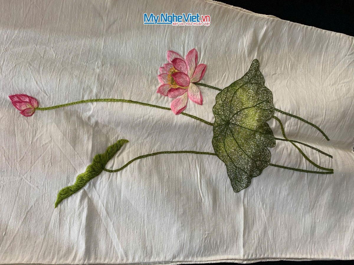 Khăn lụa đũi họa tiết hoa sen thêu tay 100% silk KLNC40200/2