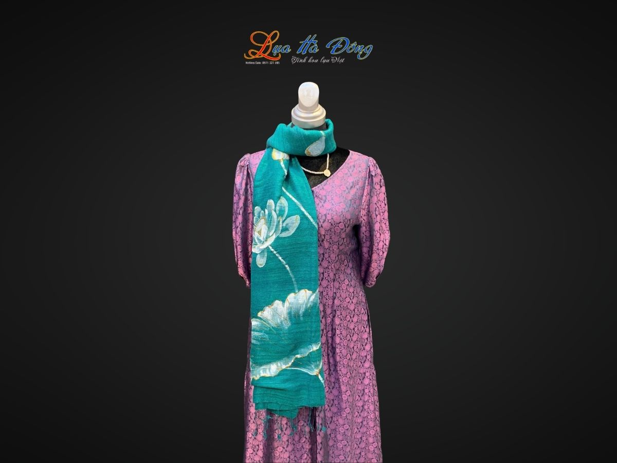 Khăn lụa Đũi xanh rêu vẽ sen 100% silk 80x180 tua rua KLTA80180/2