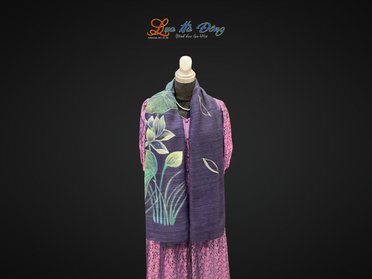 Khăn lụa Đũi xanh than vẽ sen 100% silk 80x180 tua rua KLTA80180/5