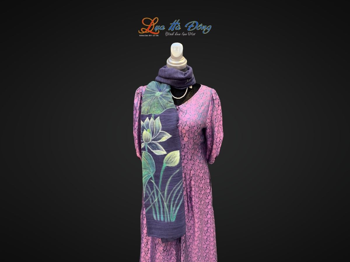 Khăn lụa Đũi xanh than vẽ sen 100% silk 80x180 tua rua KLTA80180/5