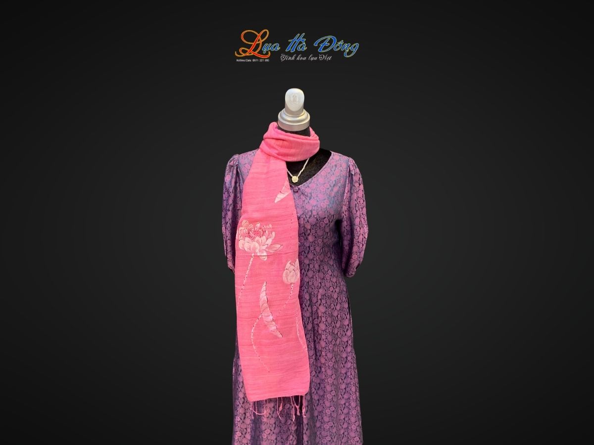 Khăn lụa Đũi hồng vẽ sen 100% silk 80x180 tua rua KLTA80180/1