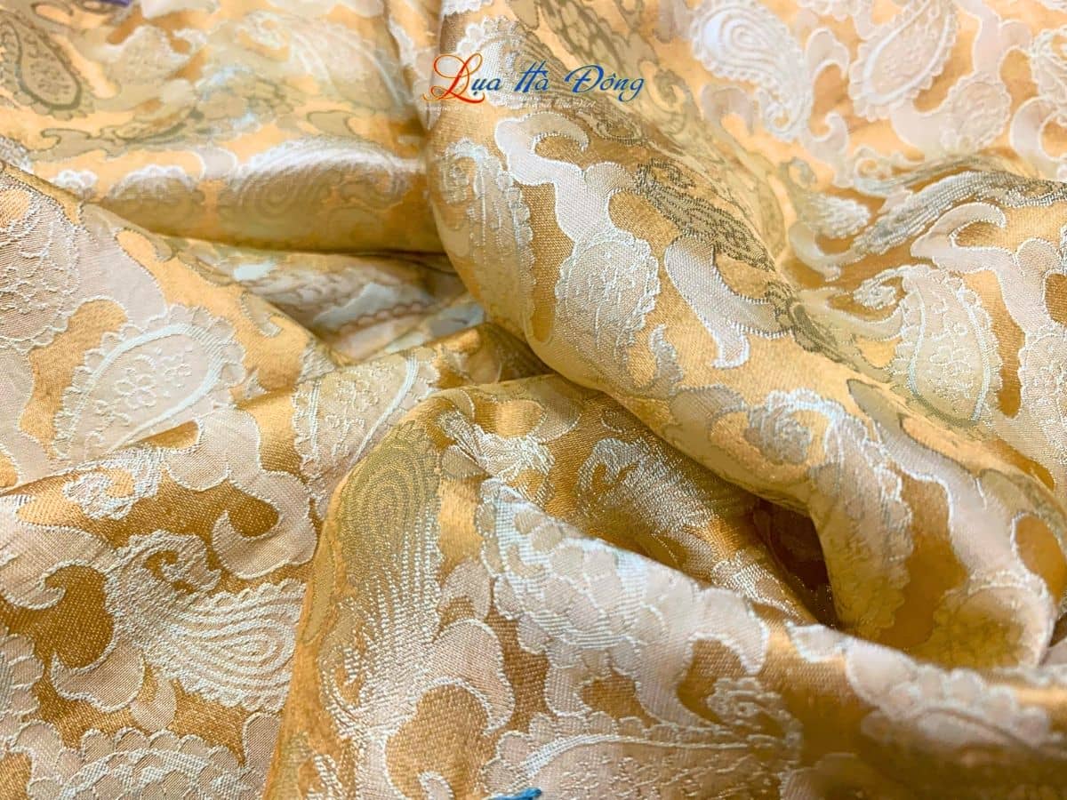 Khăn lụa thêu tay đuôi công vàng đồng MNV-LNL45180.6