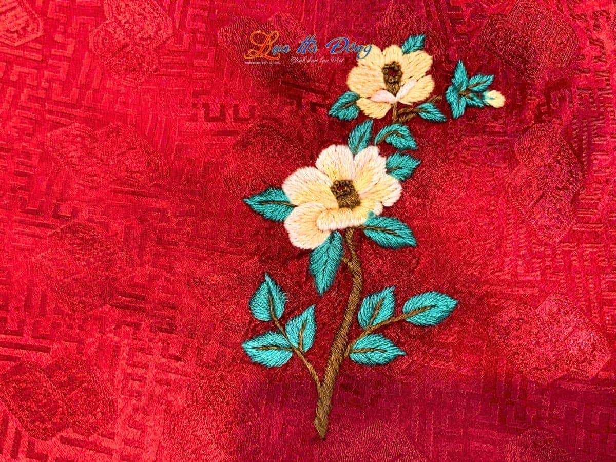 Khăn lụa vuông thêu tay song hỷ đỏ MNV-LNL8585/4