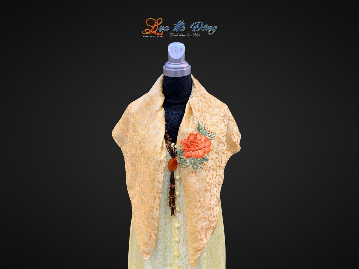 Khăn lụa vuông thêu tay đuôi cong vàng đồng MNV-LNL8585/7