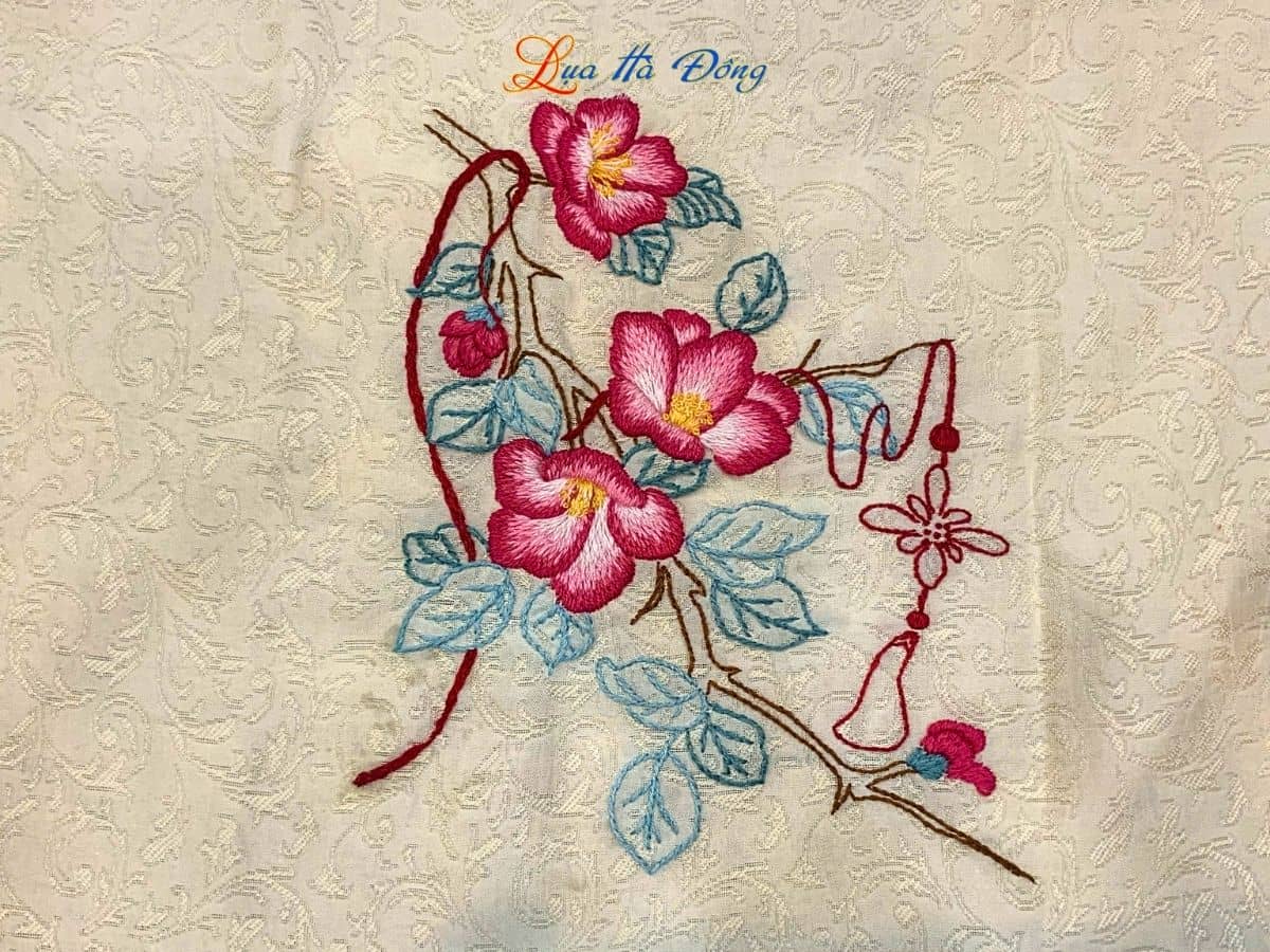 Khăn lụa vân cổ thêu tay lá cây kem MNV-LNL80170/3