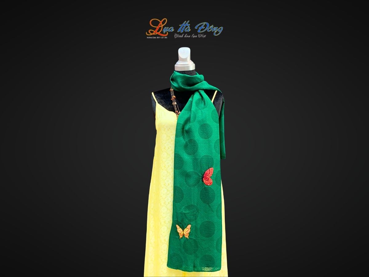 Khăn lụa vân cổ thêu tay triện thọ xanh MNV-LNL80170/1
