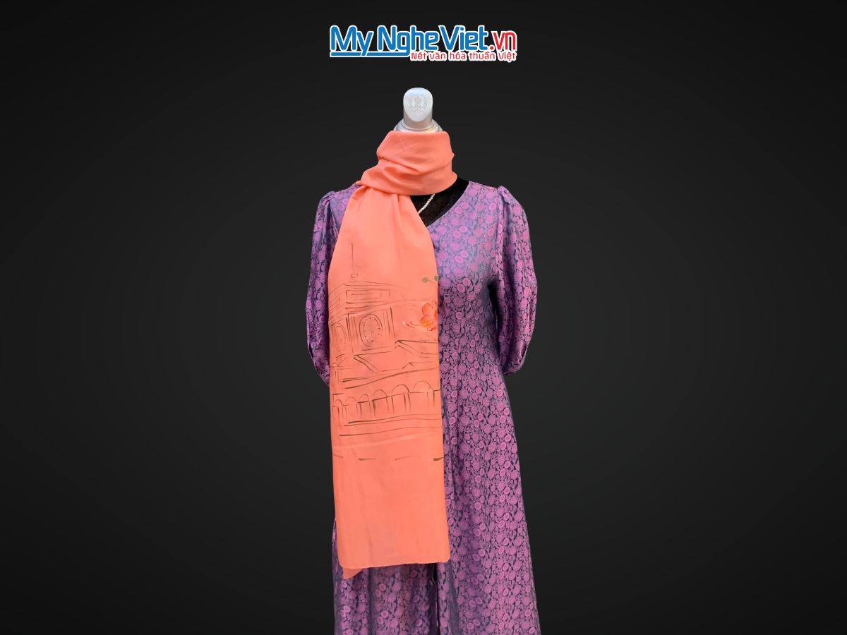 Khăn lụa tơ tằm vẽ tay chợ Bến Thành màu cam MNV-PT70180/10.4