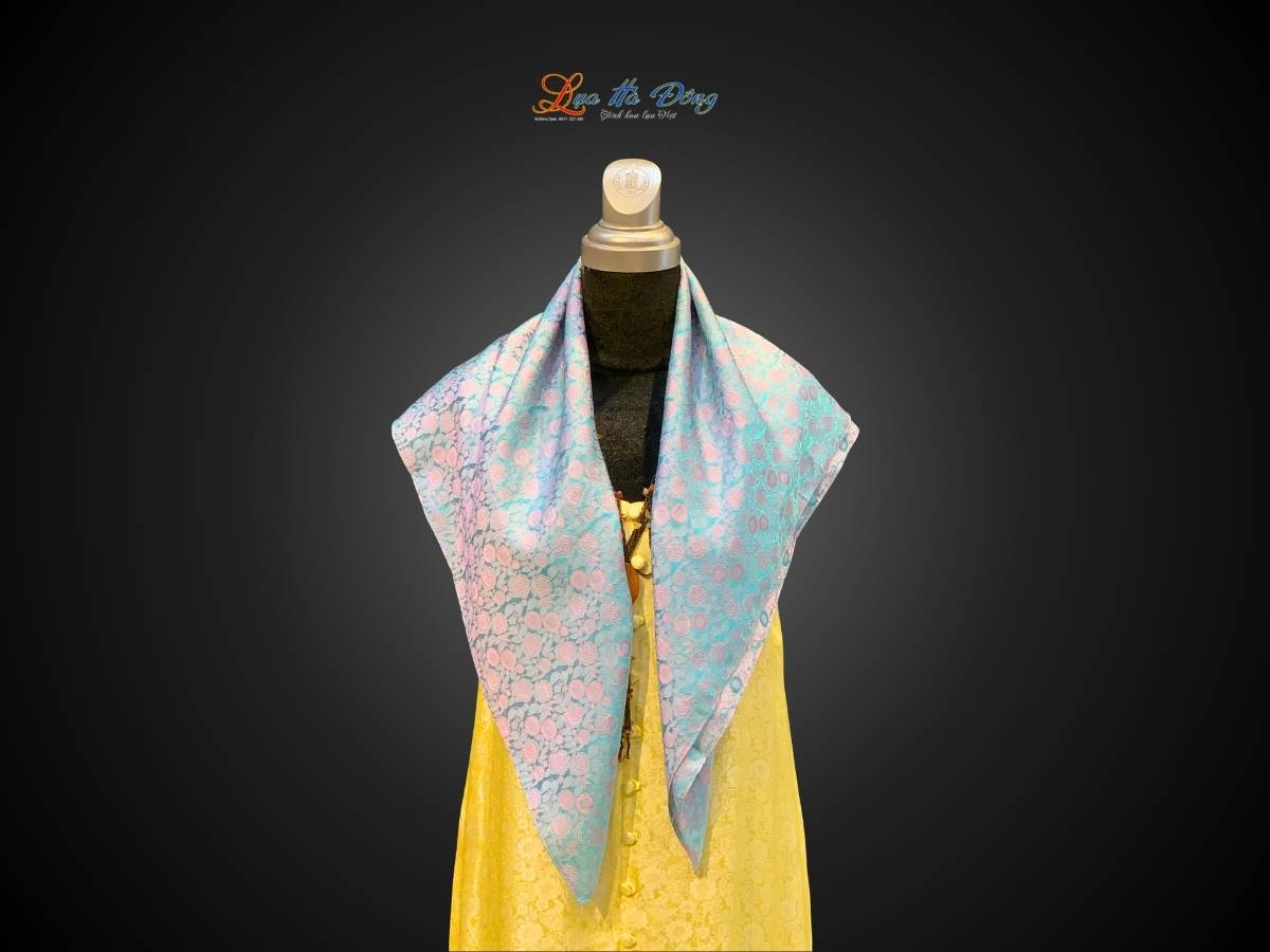 Khăn lụa vuông họa tiết hồng thọ hồng xanh MNV-LNL9090/2