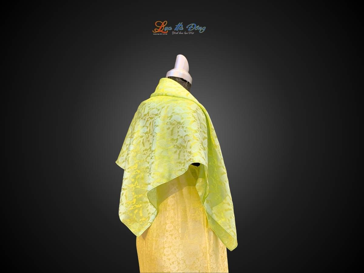 Khăn lụa vuông họa tiết đuôi cong xanh lá MNV-LNL9090/6