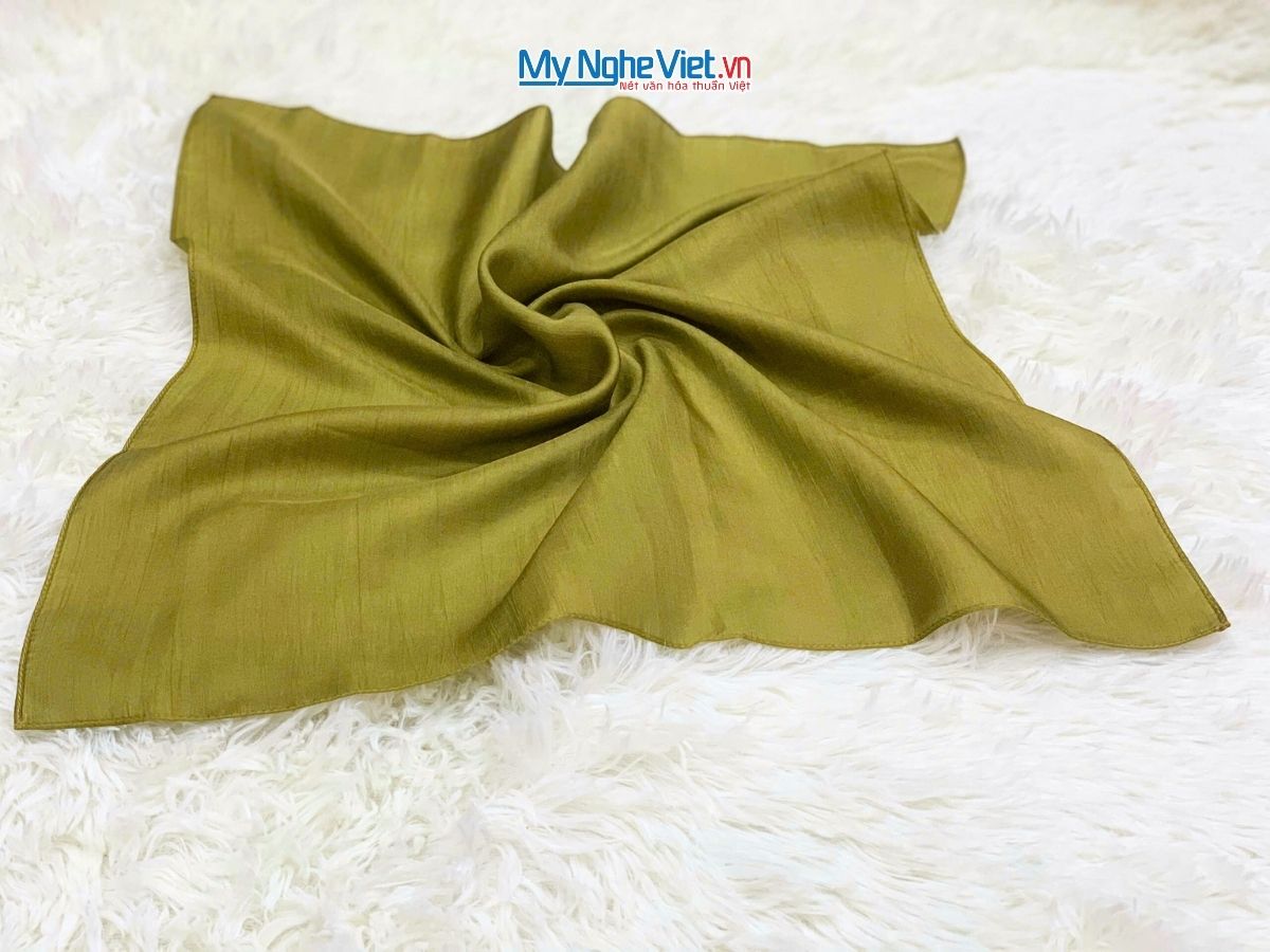 Khăn lụa vuông tơ tằm trơn màu xanh rêu MNV-PT5050/2
