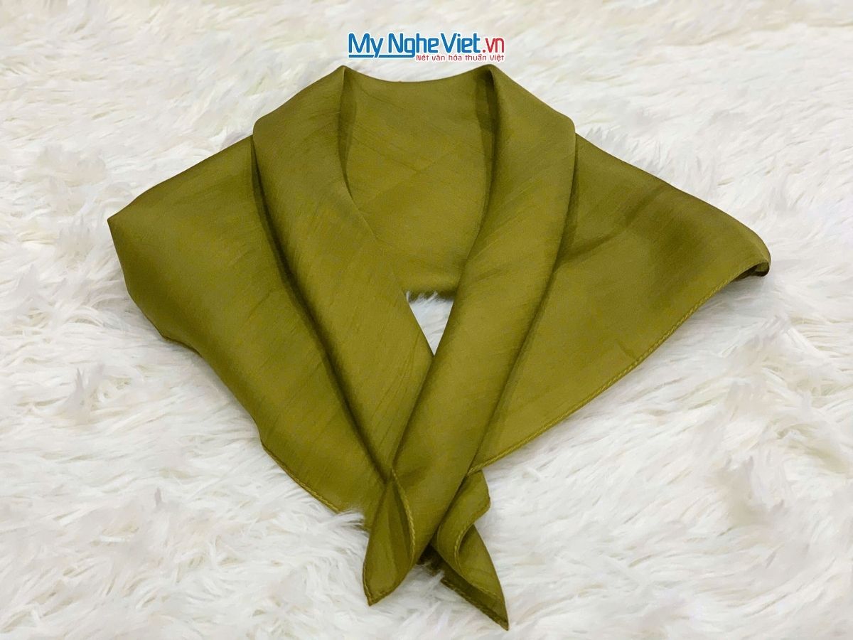 Khăn lụa vuông tơ tằm trơn màu xanh rêu MNV-PT5050/2