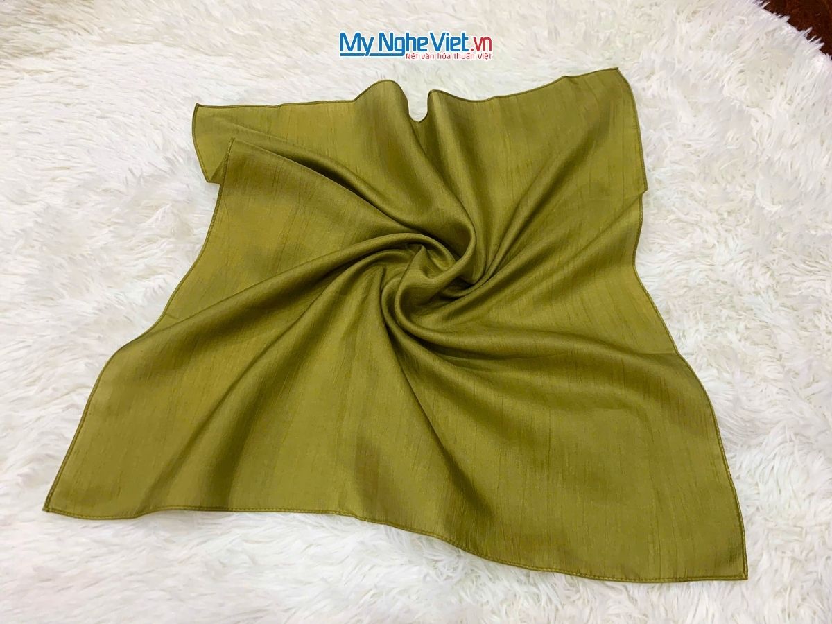 Khăn lụa vuông tơ tằm trơn màu xanh rêu MNV-PT5050/2