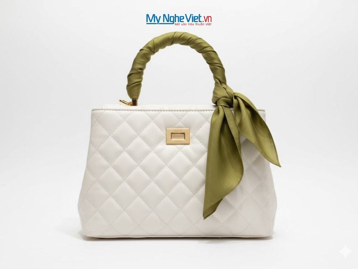 Khăn lụa vuông tơ tằm trơn màu xanh rêu MNV-PT5050/2