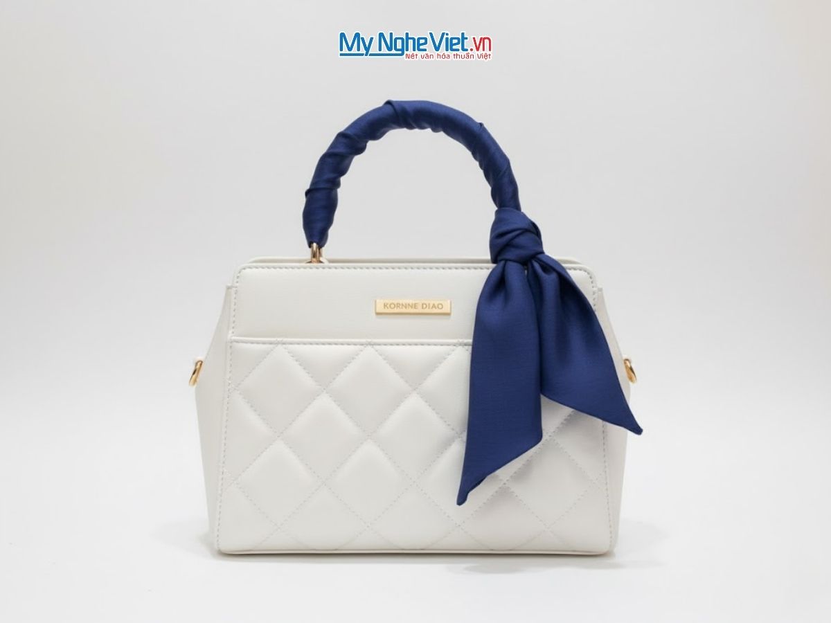 Khăn lụa vuông tơ tằm trơn màu xanh đậm MNV-PT5050/7