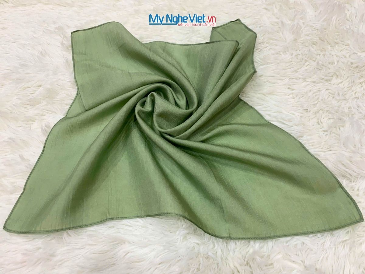 Khăn lụa vuông tơ tằm trơn màu xanh lá MNV-PT5050/8