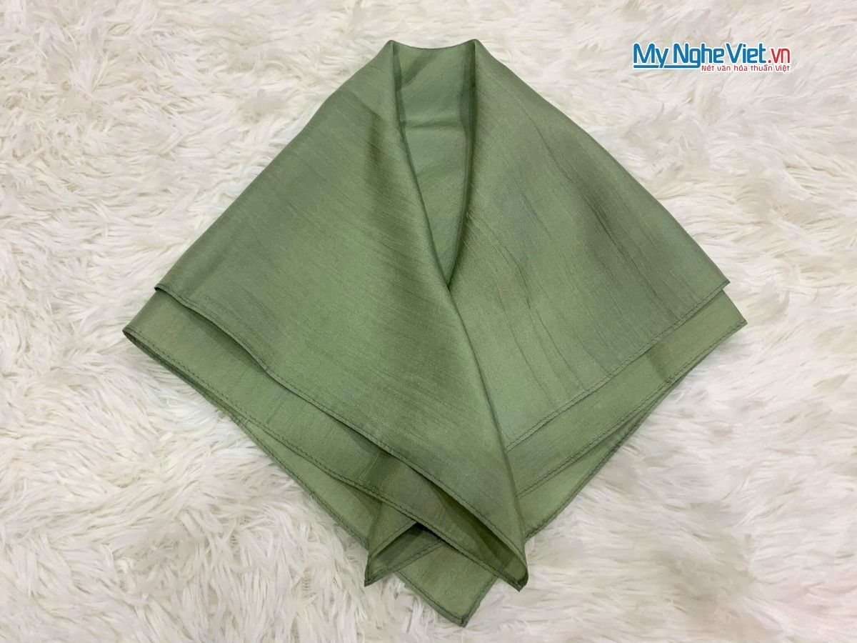 Khăn lụa vuông tơ tằm trơn màu xanh lá MNV-PT5050/8