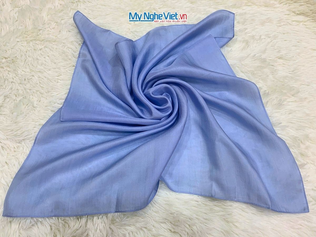 Khăn lụa vuông tơ tằm trơn màu xanh dương MNV-PT5050/5