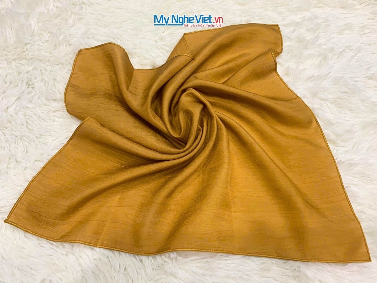 Khăn lụa vuông tơ tằm trơn màu vàng đồng MNV-PT5050/4