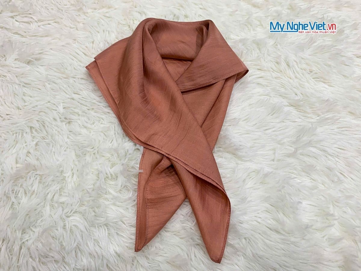 Khăn lụa vuông tơ tằm trơn màu nâu hồng MNV-PT5050/1