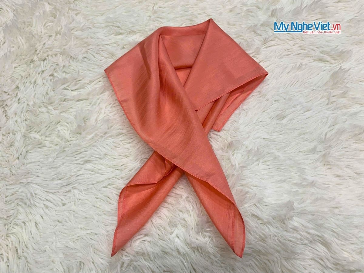 Khăn lụa vuông tơ tằm trơn màu cam hồng MNV-PT5050/6