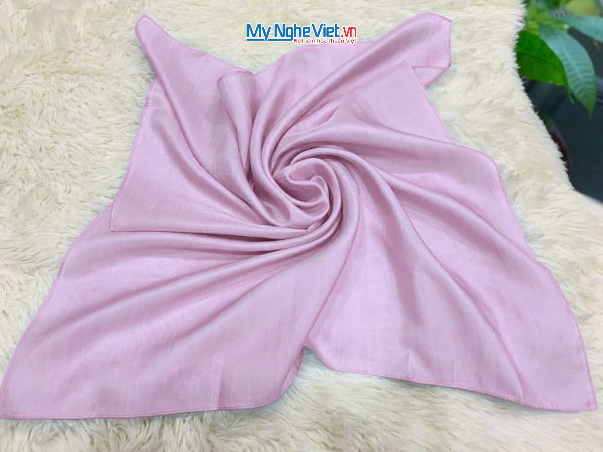 Khăn lụa vuông tơ tằm trơn màu hồng nhạt MNV-PT5050/10