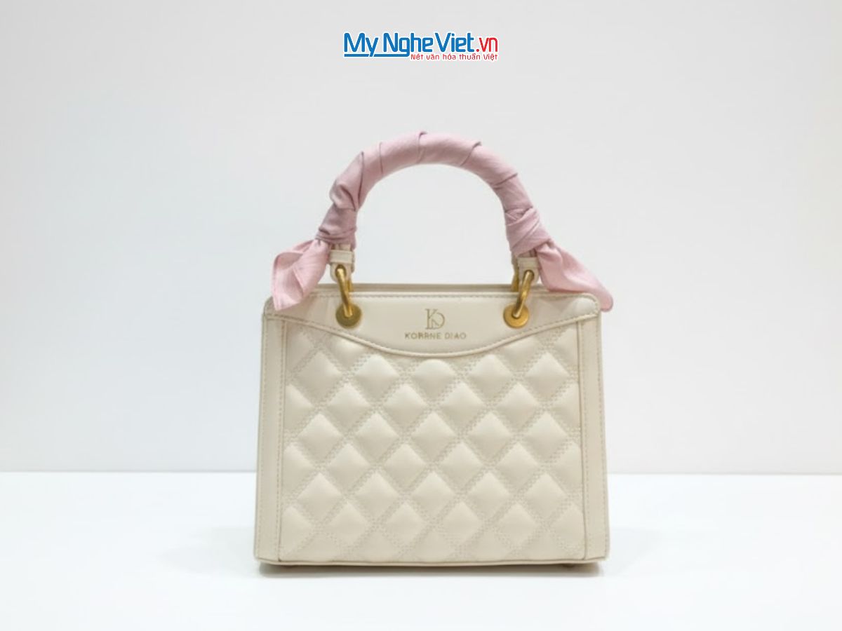 Khăn lụa vuông tơ tằm trơn màu hồng nhạt MNV-PT5050/10