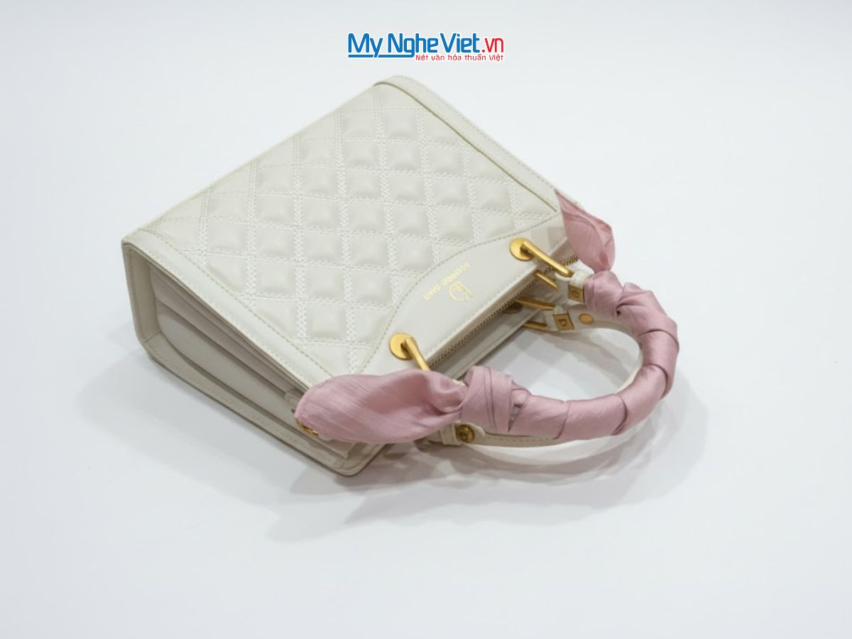 Khăn lụa vuông tơ tằm trơn màu hồng nhạt MNV-PT5050/10