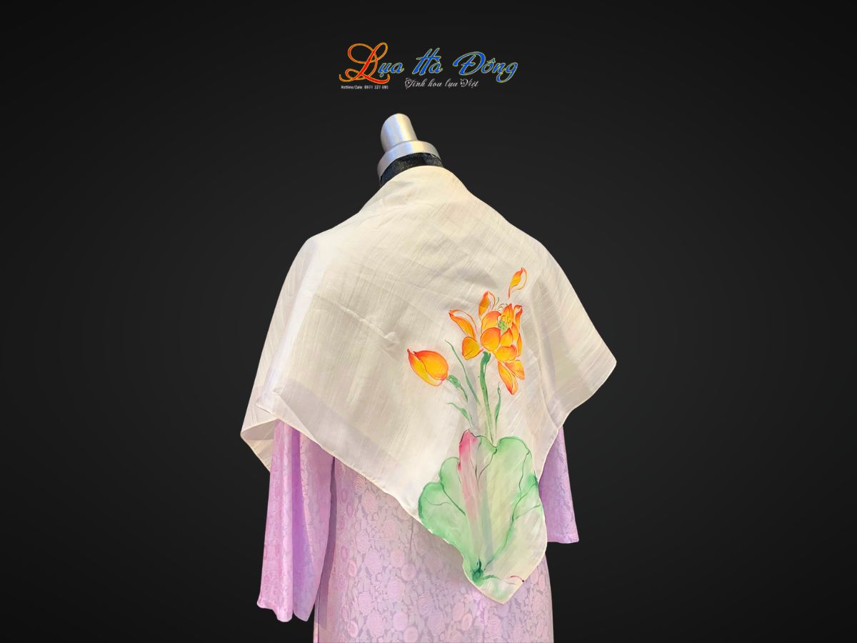 Khăn lụa vuông tơ tằm màu trắng vẽ hoa MNV-PT8585/2