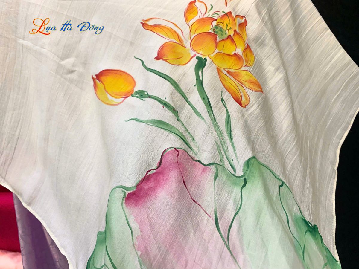 Khăn lụa vuông tơ tằm màu trắng vẽ hoa MNV-PT8585/2